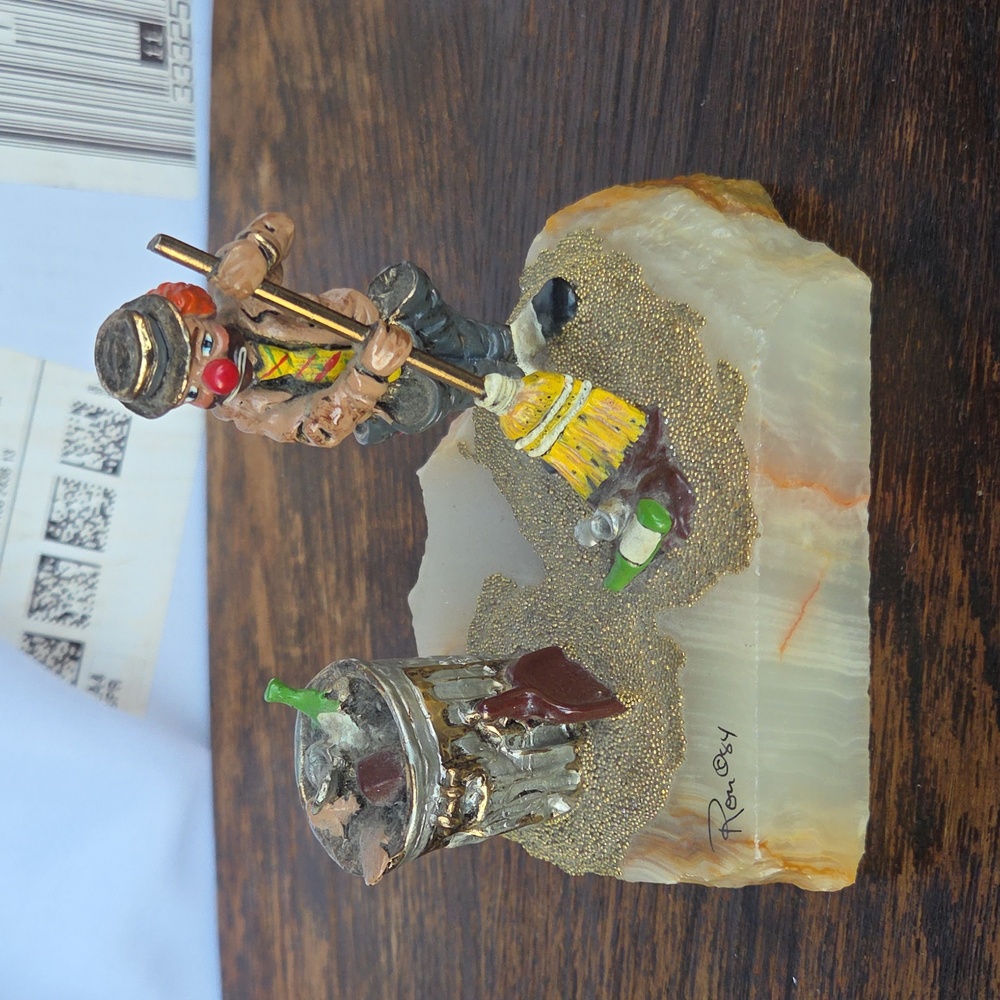 1983 Ron Lee "Rufus & His Refuse Cleaning Up!" Clown Garbage Sculpture Figurine